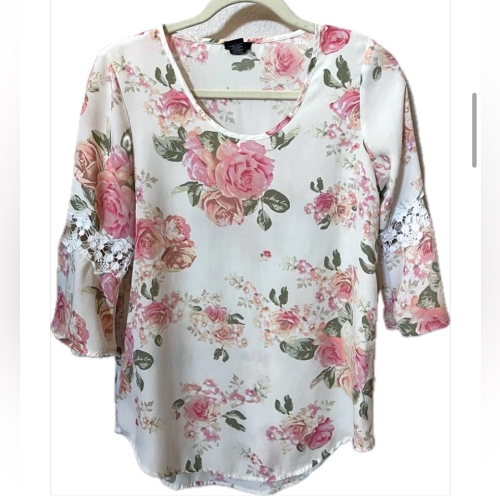 rue21 Blouse EUC Floral Print
Size S. EUC/Never Worn